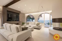 Вилла Аспараго на первой линии моря