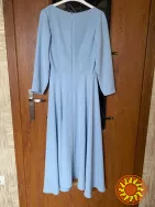Голубое нарядное платье с квадратным вырезом