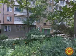 Продам двокімнатну квартиру на проспекті Добровольського.