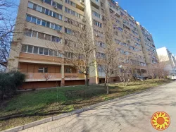 Пропонується до продажу комерційне приміщення у новому будинку на Сахарова.