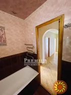 Продам трьохкімнатну квартиру в Київському районі