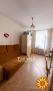 У продажу простора 3 кімнатна квартира у Пересипському районі міста Одеса.