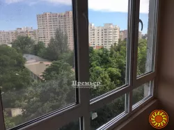 Продам трикімнатну квартиру на вулиці Корольова