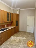 Продам 2-кімнатну квартиру в історичній частині Одеси.