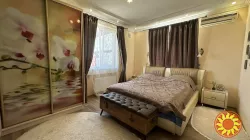 Продам в Одесі 3-х кімнатну квартиру в новому будинку