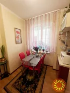 У продажу простора 2 кімнатна квартира на Сахарова.