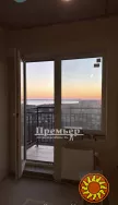 У продажу 1 кімнатна квартира на Сахарова у новому зданому будинку. Квартира з прямим видом на море та центр міста.