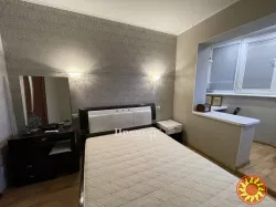 Продам 4-кімнатну квартиру в Одесі на Таїрова