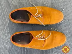Продам кожані-замш чоловічі туфлі помаранчевого кольору! В гарному стані!