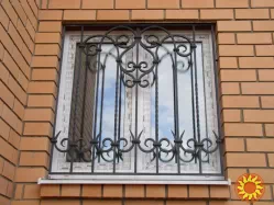 Решетки на окна, козырьки над входом, перила на балкон, заборы и ворота - от изготовителя Киев