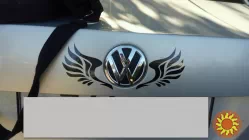 Наклейка на авто Крылья на зеркала заднего вида, на эмблему авто