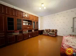 Продам 2-кімнатну квартиру на Добровольського.