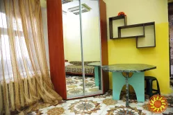 Сдам недорогую 2-ком.квартиру возле Нового рынка на ул.Коблевской.