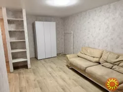 Сдам 1-но ком.квартиру на 98 квартале!Свободная!