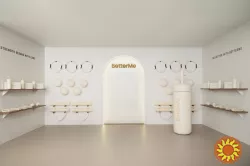 Рекламні фігури для брендових магазинів BetterMe