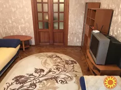 Сдам просторную 2-ком.сталинку на проспекте Шевченко.