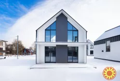 Сучасний барнхаус під Києвом із двома терасами та власною атмосферою