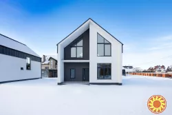 Сучасний барнхаус під Києвом із двома терасами та власною атмосферою