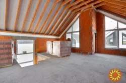 Сучасний барнхаус під Києвом із двома терасами та власною атмосферою