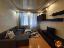 Продам 2-ком.сталинку в историческом центре на ул.Ришельевской.