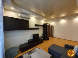 Продам 2-ком.сталинку в историческом центре на ул.Ришельевской.