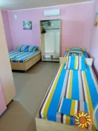 Отдых в Крыму. Гостевой дом ``ДонБас`` Солнечногорское. Все номера в виде 1-к квартир.