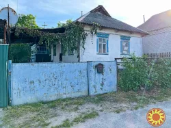 Продам полдома в Центре.