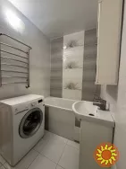 Продається 2-кімнатна квартира у цегляному будинку