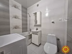 Продається 2-кімнатна квартира у цегляному будинку