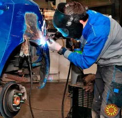 Авто мастерская выполняет :
