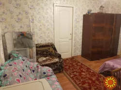 Здається кімната біля метро Славутич