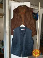 жіночий жилет 2 шт 200 грн.