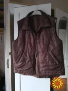 жіночий жилет 2 шт 200 грн.