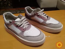 Женские кроссовки