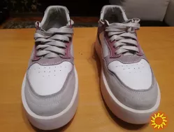 Женские кроссовки