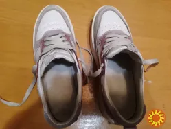 Женские кроссовки