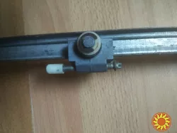 Склопідйомник скла задньої правої дверки Ауді-100 443839400