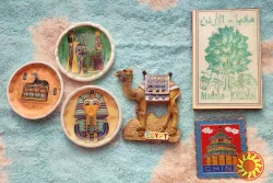 Магніти на холодильник