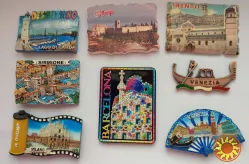 Магніти на холодильник