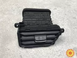 Бу дефлектор воздушный центральный правый Kia Rio 3