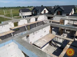 Будівництво будинків від фундамента до даху