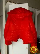 червона жіноча куртка M 250 грн.