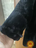 Чорна мутонова жіноча шуба з капюшоном