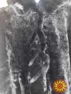 Чорна мутонова жіноча шуба з капюшоном