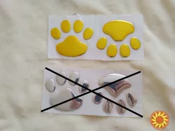 Наклейка на авто Выпуклая Наклейка на авто Следы Золото