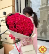 Букет из малиновой розы