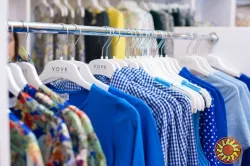 Пластиковие вешалки с логотипом