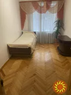 Здається двостороння 3-х кім. кв. проспект Відродження.