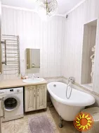 Сдам просторную 3-ком.квартиру с ремонтом в центре на ул.Базарной.