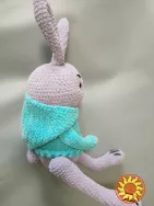 Зайчик в светрі з капішоном іграшка   м'яка в'язана  сувенір подарунок hand made ручна робота